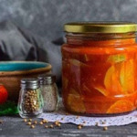 Кабачки в томатному соусі
