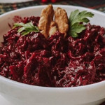 Салат із буряка з часником і волоськими горіхами