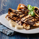 Шоколадні млинці з бананом