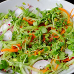 Салат весняний з азійською ноткою