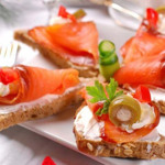 Бутерброды с лососем и сыром “Рикотта”