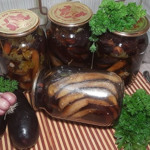 Мариновані баклажани з часником та зеленню