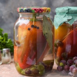 Маринований перець, фарширований виноградом (на зиму)