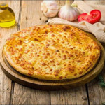 Імеретинський хачапурі (круглий, заповнений сиром)