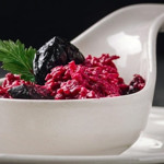 Буряковий салат з горіхами і чорносливом