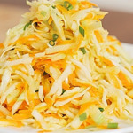 Салат з капусти, моркви та яблука