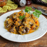 Тушковані курячі шлуночки з цибулею та морквою