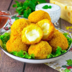 Картопляні кульки з сиром у хрусткій паніровці