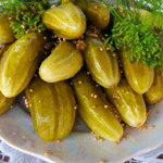 Огірки з медом, гірчицею та зернами коріандру