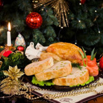 Рулет зі свинини з чорносливом і горіхами