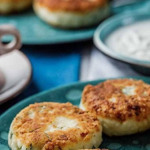 СОЛОНІ СИРНИКИ З КРОПОМ
