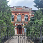 Жіноча гімназія (колишній природничо-математичний ліцей)
