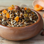 Кутя з пшениці з апельсином, фініками та мигдалем