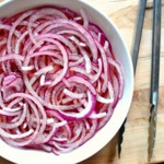 Маринована синя цибуля