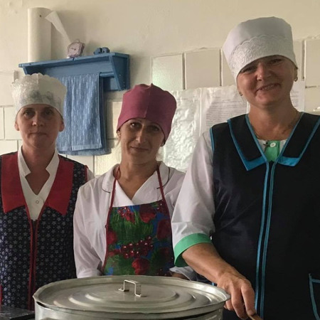 Ірина Задоєва, Наталія Губанова, Ольга Склярова – кухарі школи  та дитячого садочку