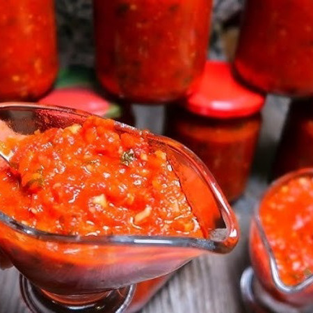 Аджика з грушами і базиліком на зиму