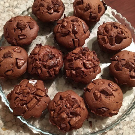 Шоколадні мафіни зі шматочками шоколаду