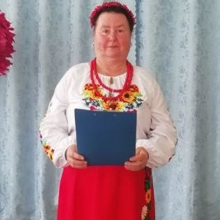 Надія Антіпова: «Веселі кумоньки» в’яжуть шкарпекти військовим 