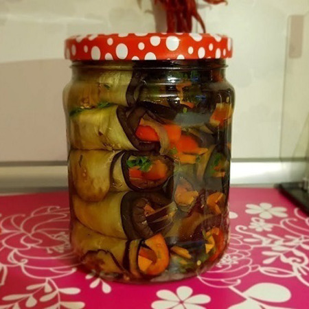 Рулетики з баклажанів консервовані