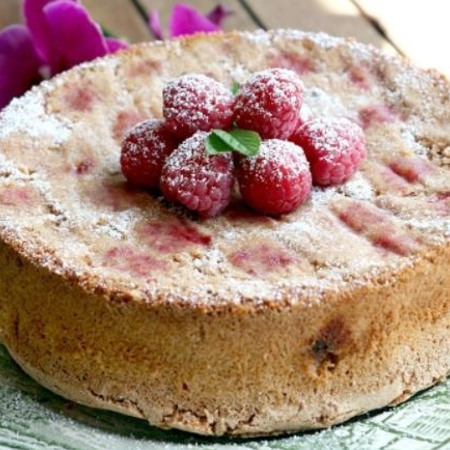 Фруктово-ягідна шарлотка