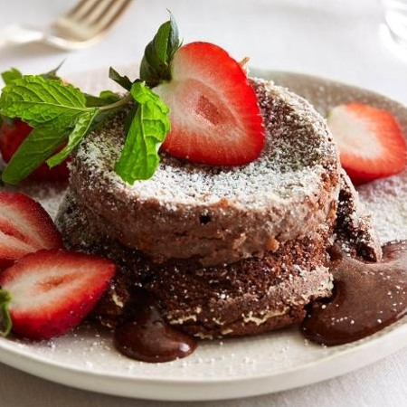 Шоколадний фондан із ягодами 