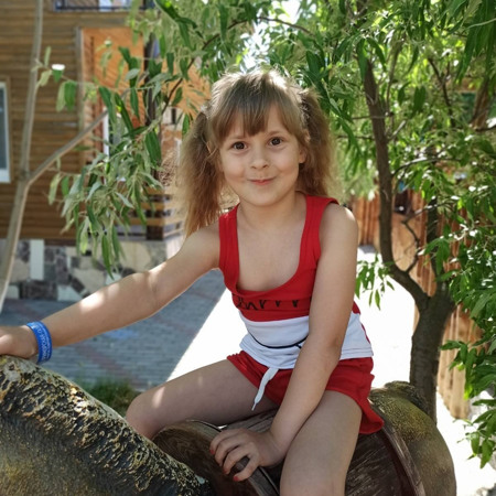 Дарина Несен, 7 років,  смт Петропавлівка