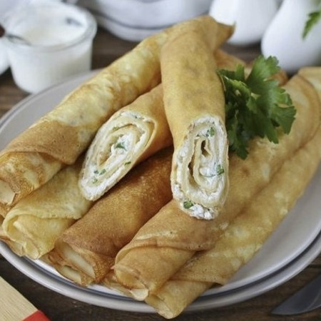 Солоні млинці з сиром і зеленню