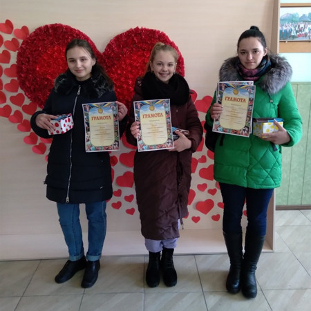 Ліза Цяпка, Поліна Руденко, Тетяна Бороданьова, с. Самарське