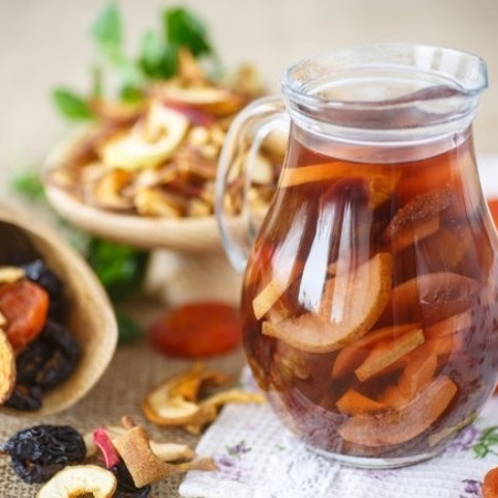 Напій узвар із сухофруктів 