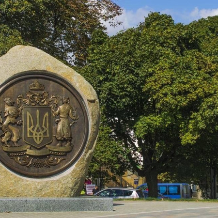 Барельєф Великий Герб України