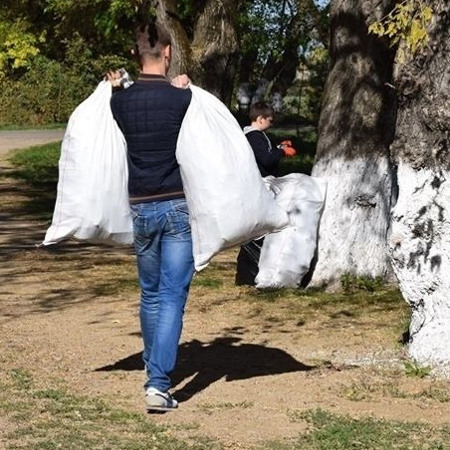 Готові безоплатно працювати на користь суспільства 