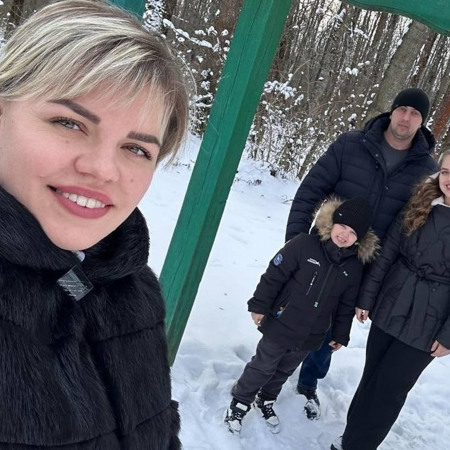 Юлію Колєснік вітає донька Ліза