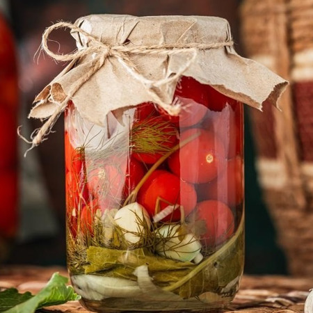 Помідори з часником і кропом