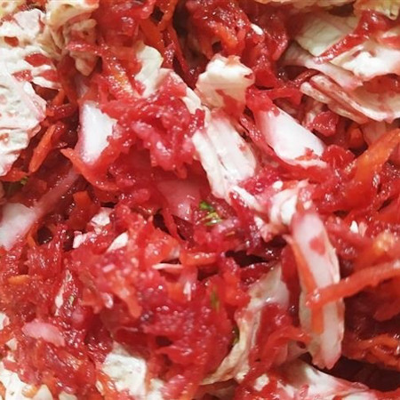 Салат "Щітка" з буряка, моркви, яблука і капустки