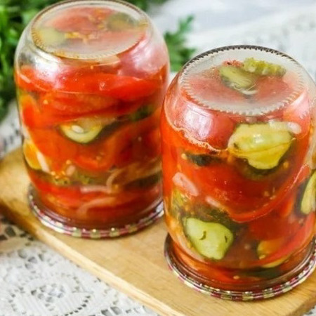 Салат з помідорів і огірків