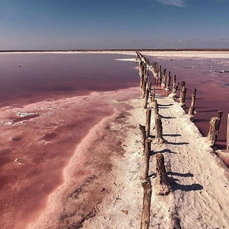 Рожеве озеро