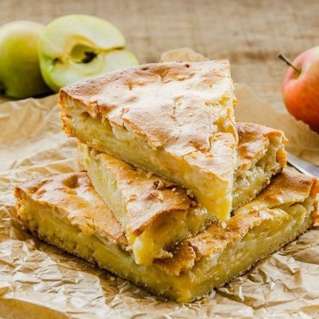 Яблучний пиріг з корицею