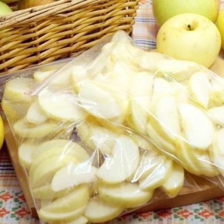 Замороження яблук в морозилці