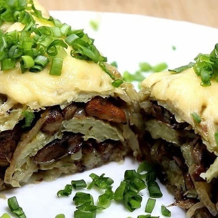 Пісний рулет з картоплею та грибами 