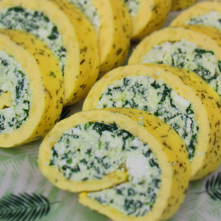 Яєчний рулет із картплею і фетою