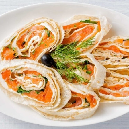 Рулети з лаваша з лососем