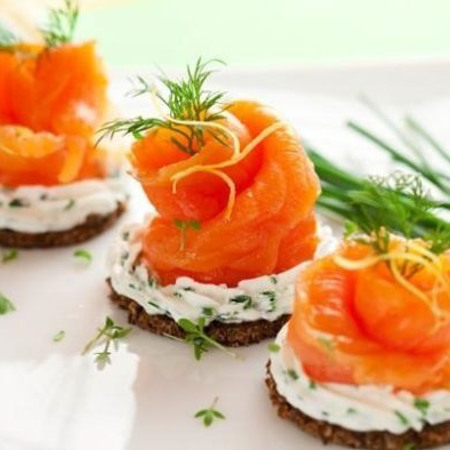 Бутерброди з червоною рибою «Троянди»