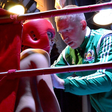 «До війни знав про Сватове тільки з уроків географії». Переселенець з Луганська вчить дітей боксу»