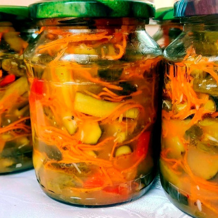 Огірки по-корейськи на зиму в томаті 