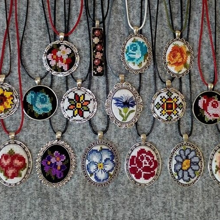 Вишиті кулони від Вишивки Мікро