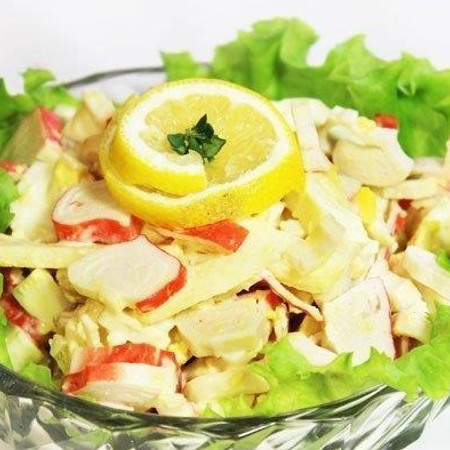 Салат із крабовими паличками та яблуком