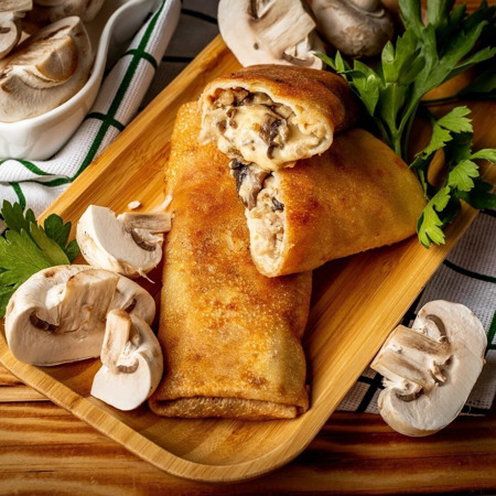 Млинці з грибним жульєном