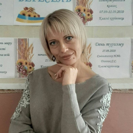 Наталя Юріївна Ємільяненко, керівник хореографічного гуртка  Самарської ЗОШ