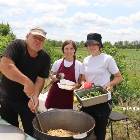 Борщ і плов для захисників
