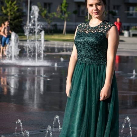 Каріна Шевченко,   21 рік, колишня студентка  Новомосковського коледжу ДДАЕУ